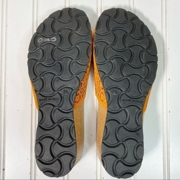A.‎ Giannetti Perforated Slip onSandals Size 6.5 Orange Suede - Picture 9 of 10